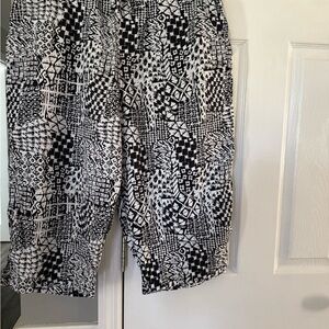 Black and White Geometric Print Pants